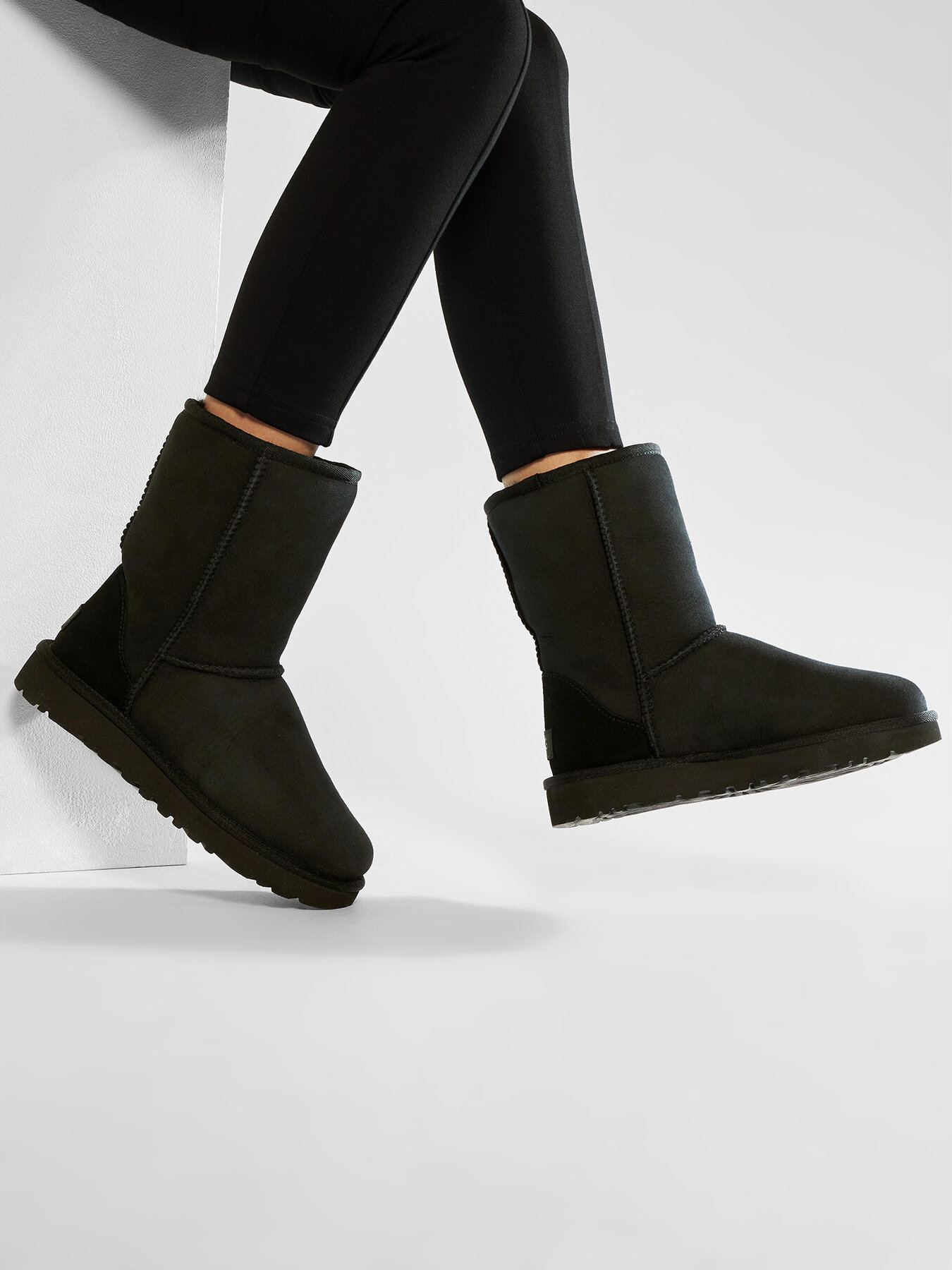 Sněhule Ugg W Classic Short II 1016223 Černá